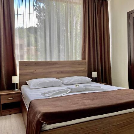 Merien Hotel 耶烈万 外观 照片