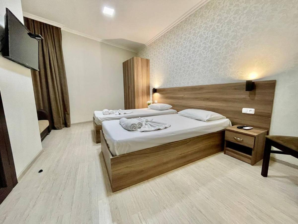Merien Hotel 耶烈万 外观 照片