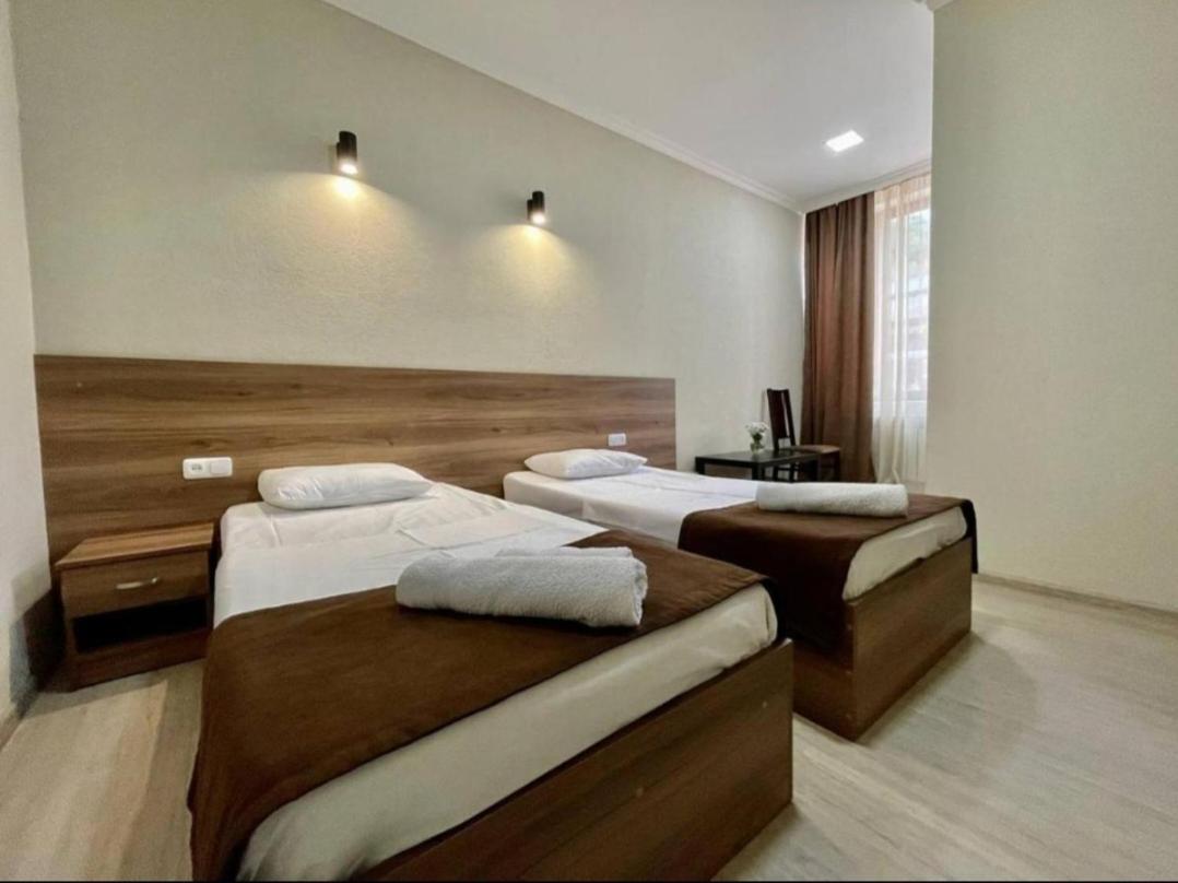 Merien Hotel 耶烈万 外观 照片