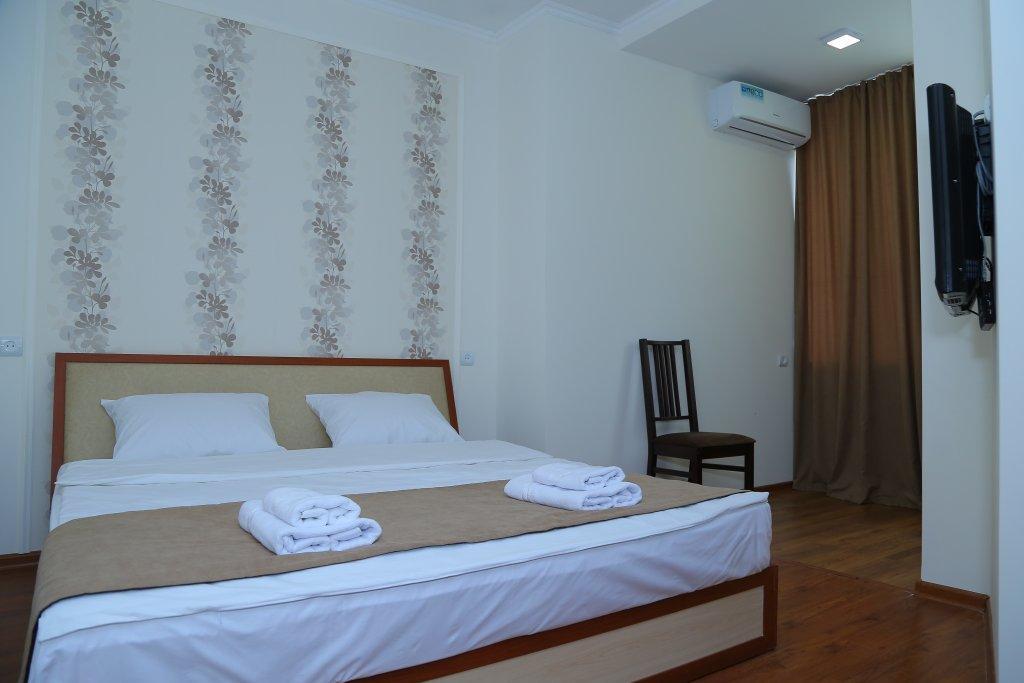 Merien Hotel 耶烈万 外观 照片