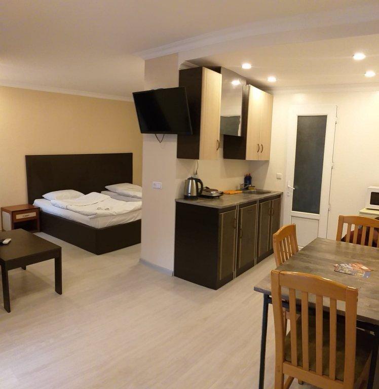 Merien Hotel 耶烈万 外观 照片