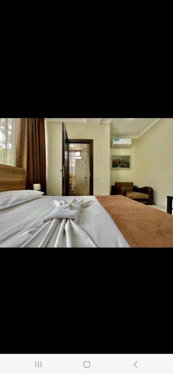 Merien Hotel 耶烈万 外观 照片