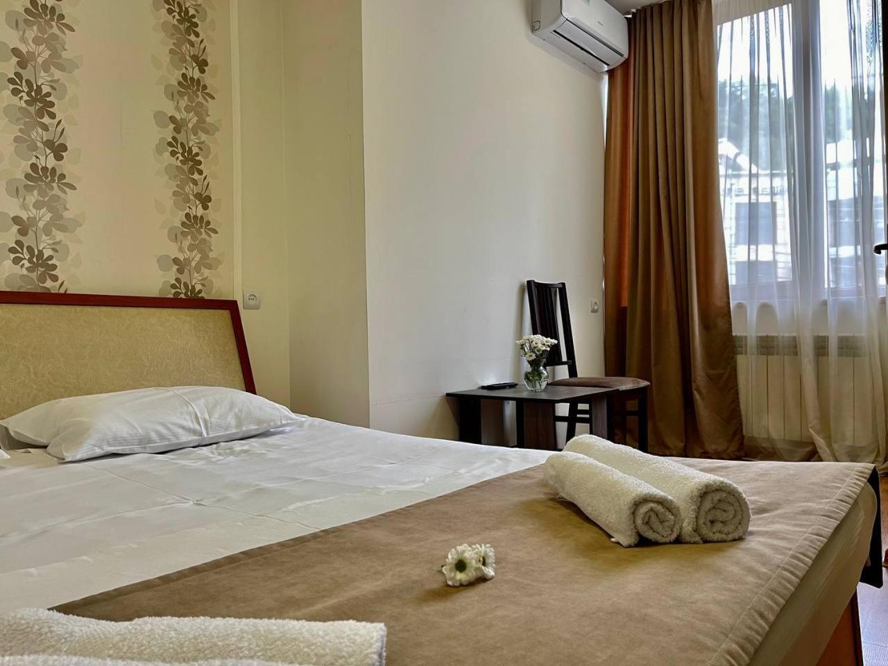 Merien Hotel 耶烈万 外观 照片