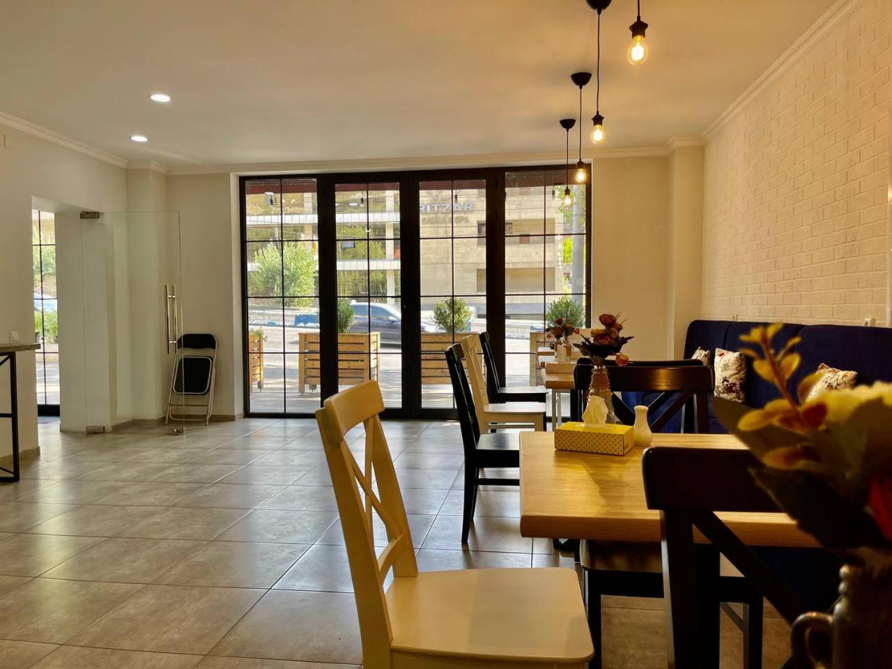 Merien Hotel 耶烈万 外观 照片